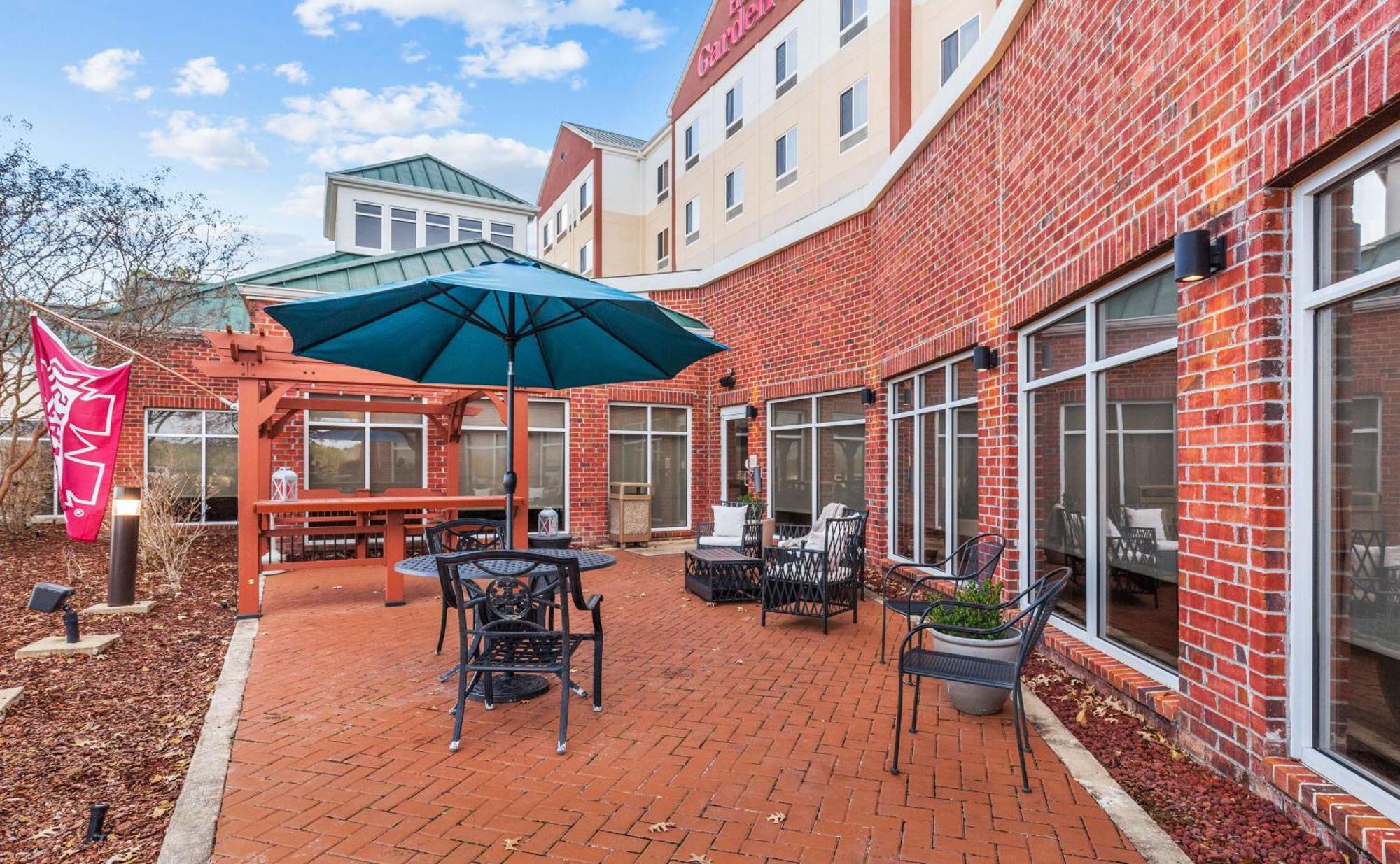 Hilton Garden Inn Starkville Kültér fotó